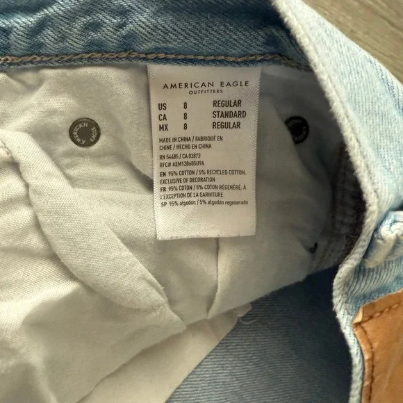 American Eagle Outfitters Women's Light Wash Distressed Wide Leg Jeans Size 8 - Picture 6 of 7